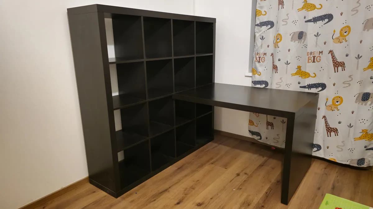 Schreibtisch/ Bücherregal/ Regal