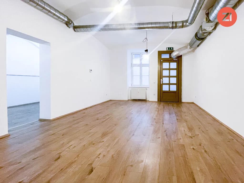 Zentrales 3- Raum Büro im Linzer Zentrum - Landestheater