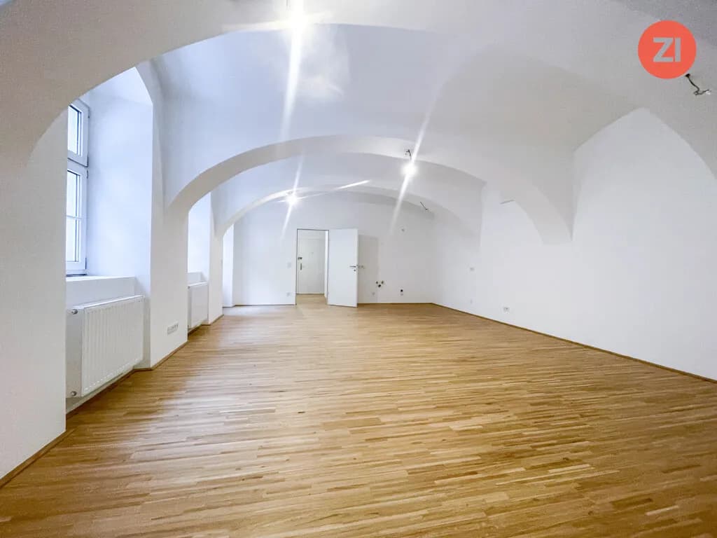Generalsaniertes 1- Raum Büro mit Terrasse und Garten zum Innenhof im Linzer Zentrum