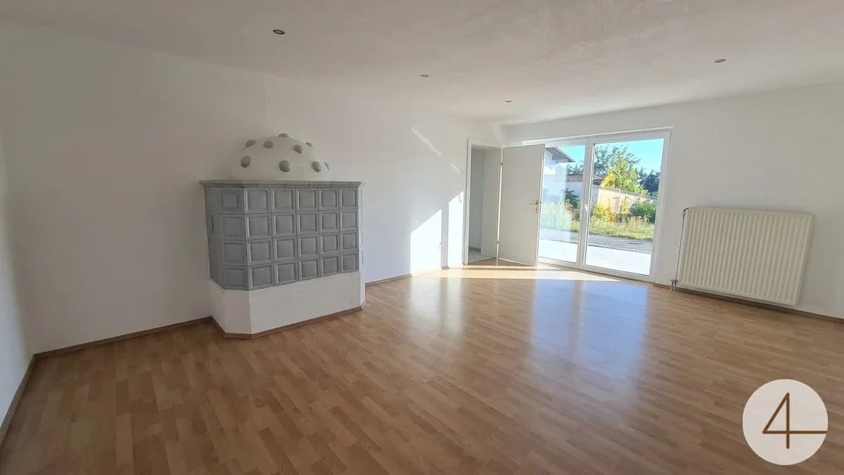 Barrierefreie Terrassenwohnung mit Garage / leicht Renovierungsbedürftig
