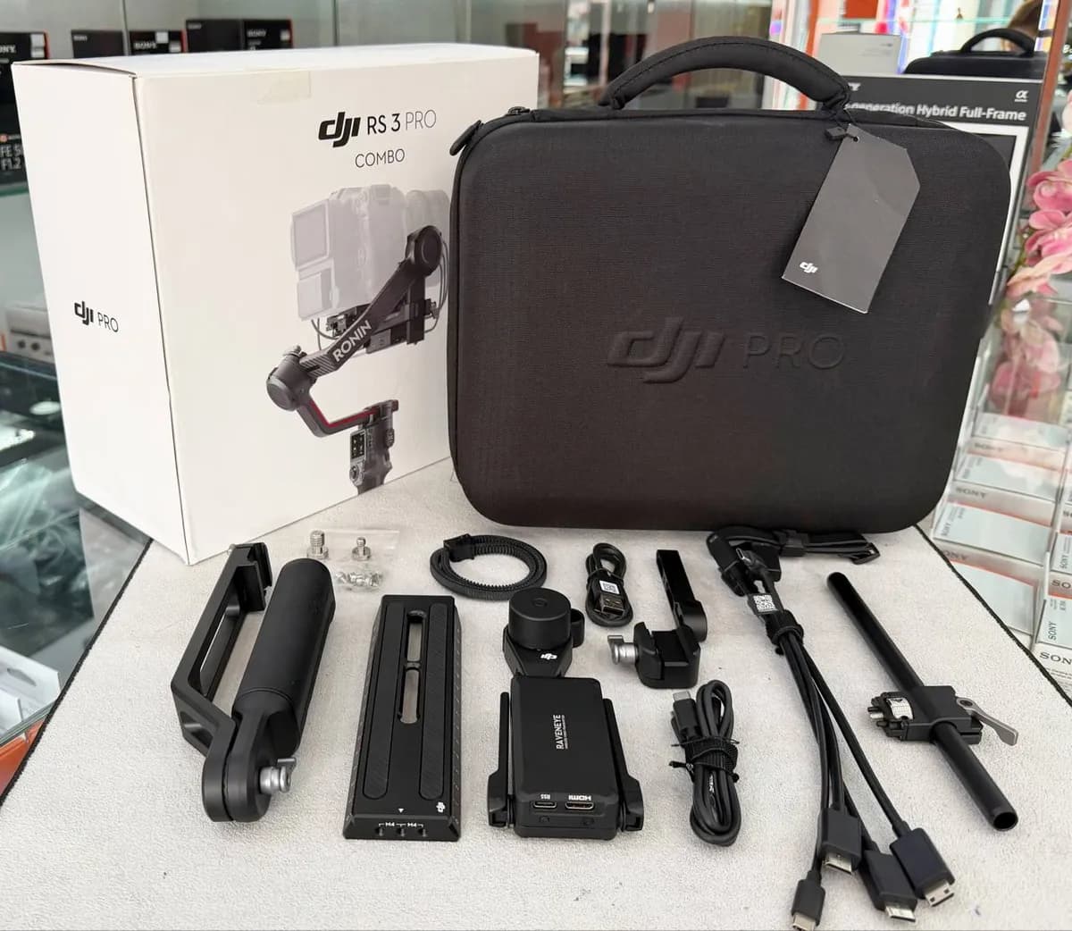 DJI RS3 Pro Combo Gimbal