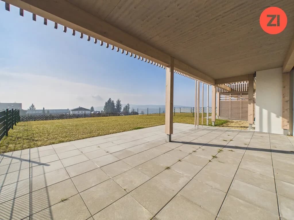 *Ăber der Nebelgrenze* 4- Zimmer Anlegerwohnung mit Terrasse und Garten