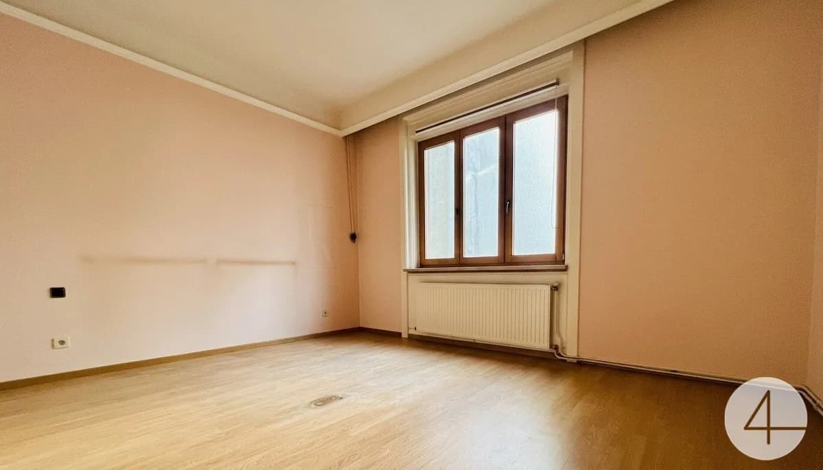 200 m zur U6 · charmante 4-Zimmer-Altbauwohnung mit Loggia · Lift · Sunset-Loggia mit West-Ausrichtung · dein Projekt 2026