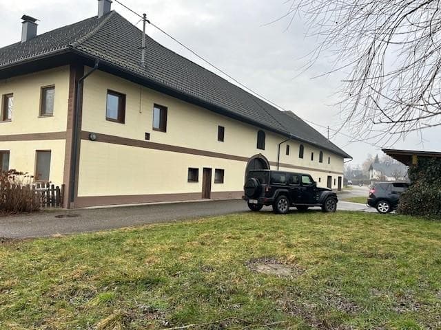 Alter Bauernhof mit ca. 5000 m2 Dorfgebietswidmung und 3000 m2 Grünland mit Fantasie - Bild 1