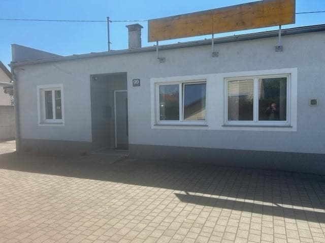 Objekt 1 und Objekt 2 verfĂźgbar- auch getrennt mietbar BĂźros und Hallen