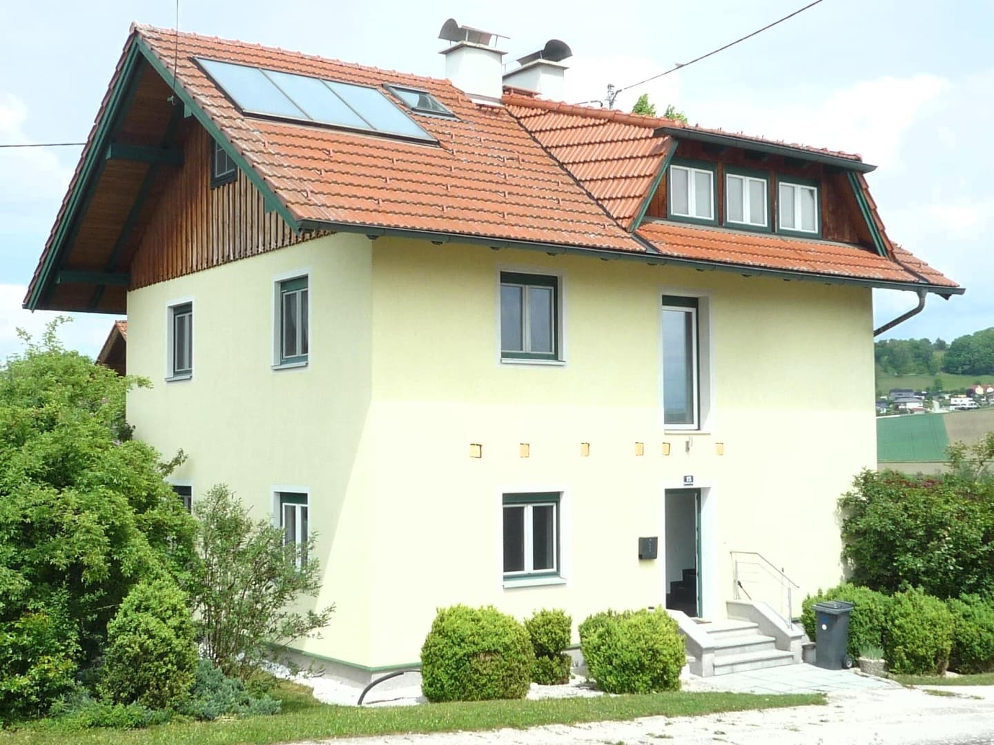 Gerneralsaniertes Anlegerhaus mit 2 Wohnungen oder Familienhaus! - Bild 1