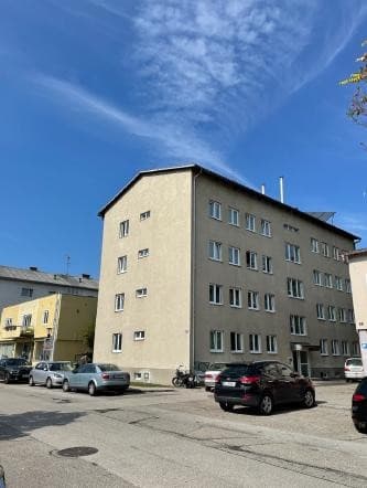 Zinshaus mit 16 Wohnungen- voll vermietet. - Bild 1