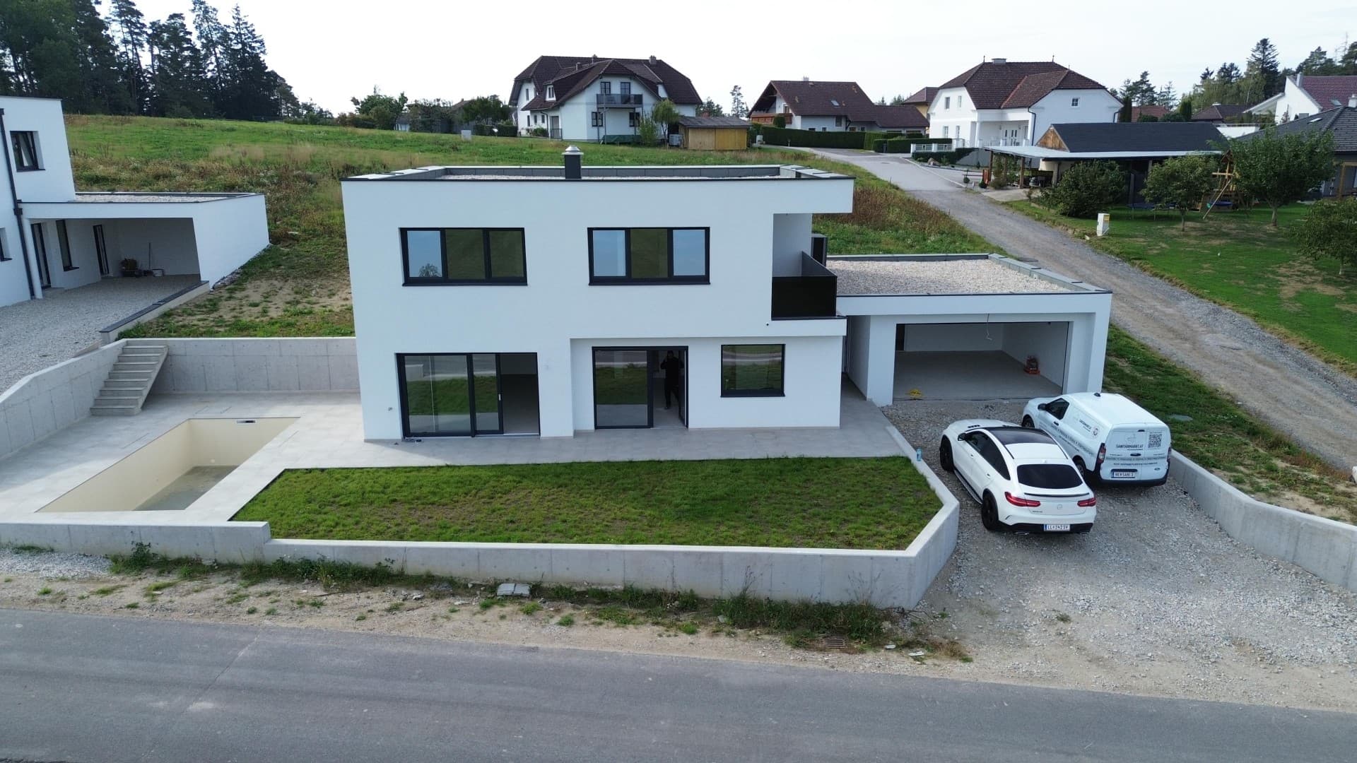 Neugebautes Luxushaus 649.000 EURO NEUER PREIS Ziegelmassiv mit Fernsicht, Pool,Doppelhäuser 495.000mit Pool - Bild 1