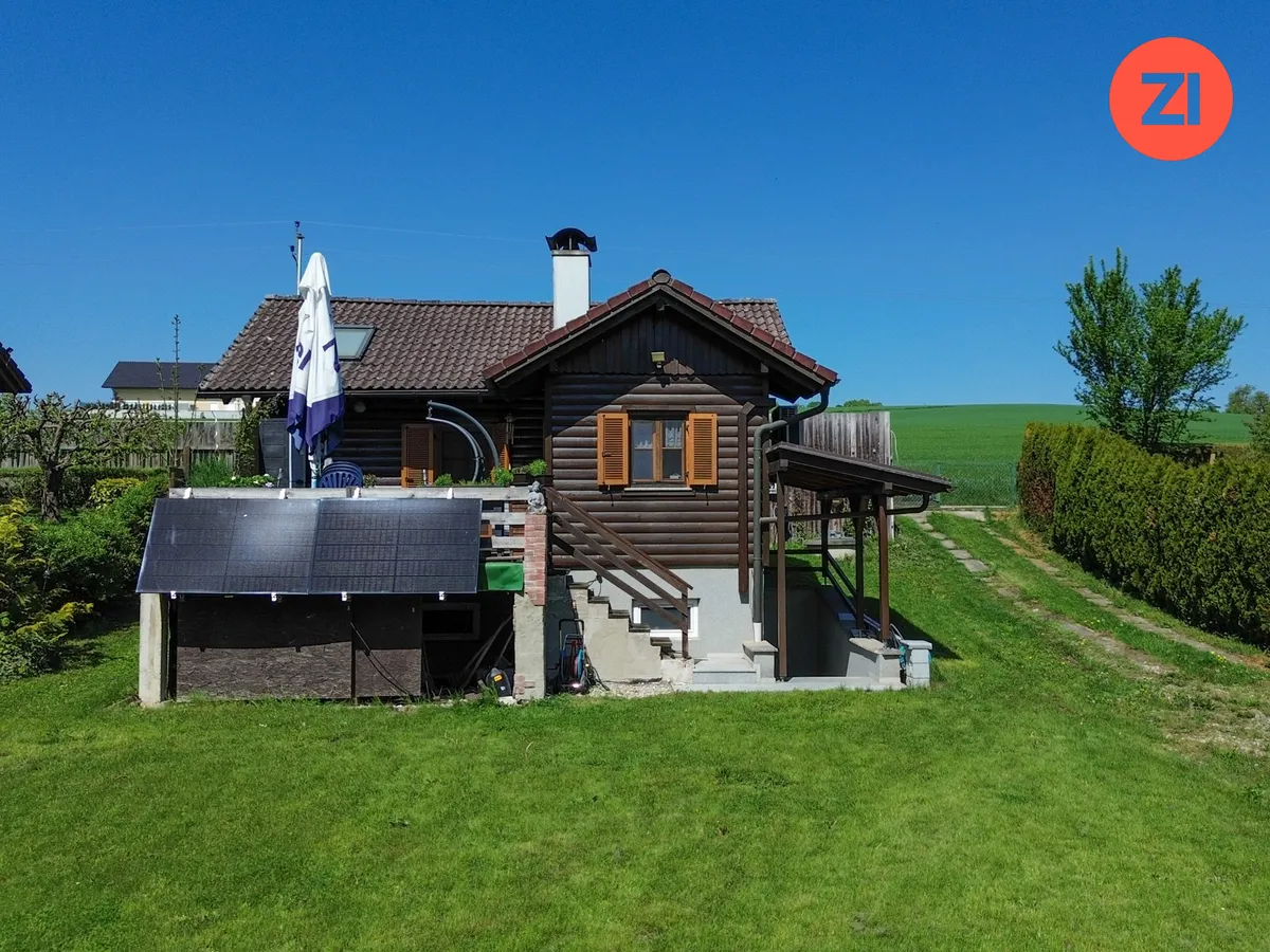 Pucking: Blockbohlenhaus mit sonnigem Freizeitgrundstück 
in ruhiger, idyllischer Lage!