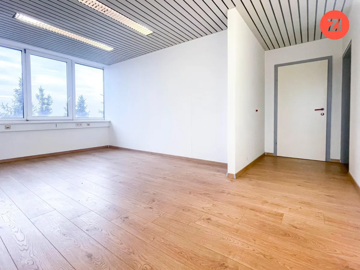 TOP AUTOBAHNANBINDUNG zw. Wien und Salzburg - 4- Raum Büro mit Gemeinschaftsküche