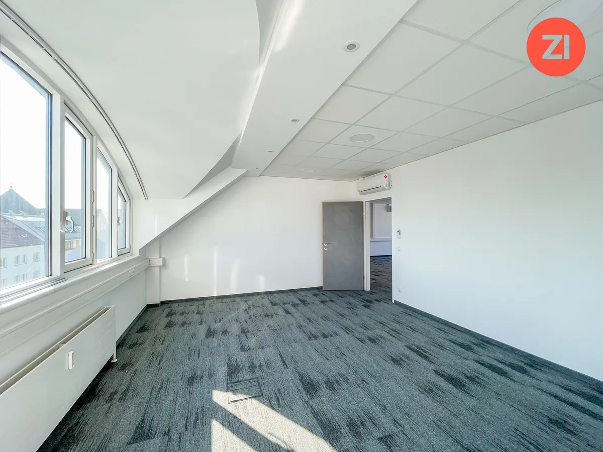 Linz Innenstadt: Top sanierte Büro / Praxisfläche 
mit  ca. 70 m² großen Veranstaltungsraum