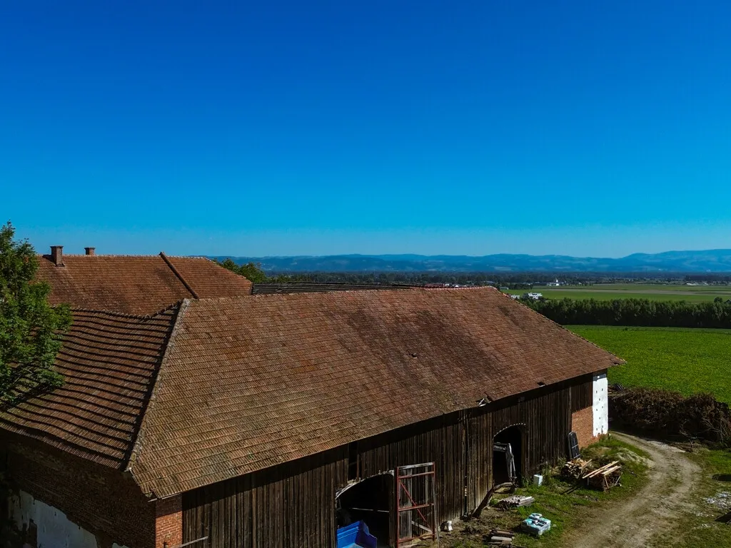 Für Menschen mit Weitblick: Hofstelle in traumhafter Aussichtslage in der Scharten!