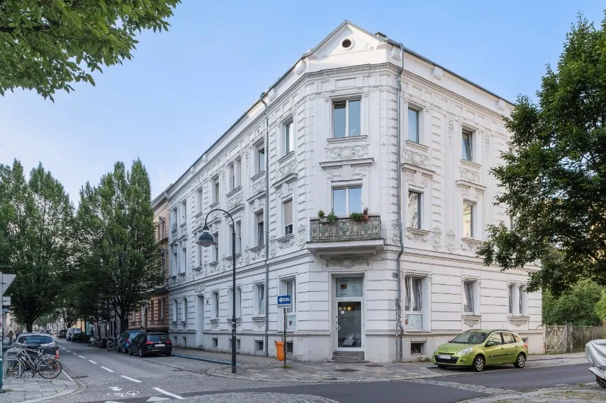 EHRWÜRDIGES, DENKMALGESCHÜTZTES ZINSHAUS
AM LINZER SÜDBAHNHOFMARKT