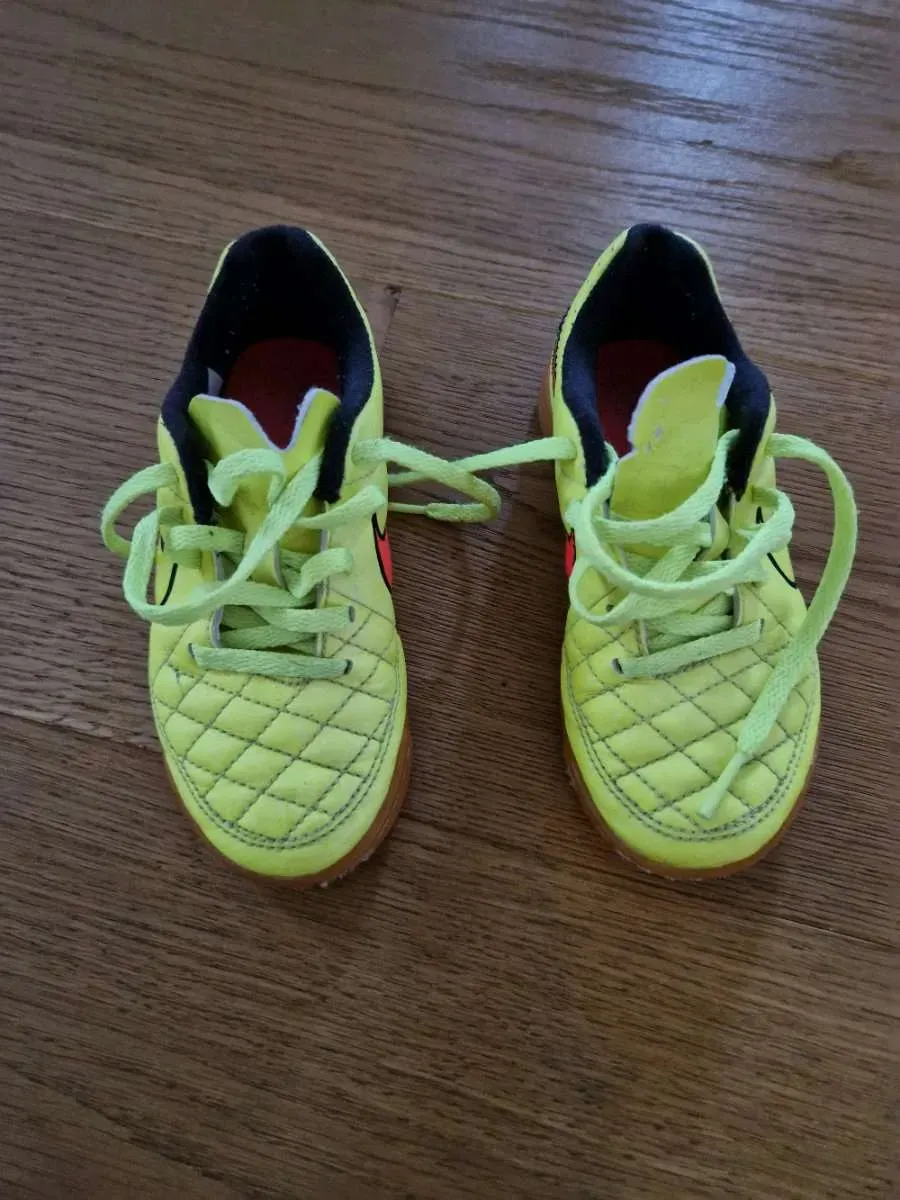 Hallenschuhe gr. 27