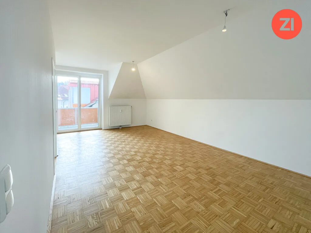 2 - Zimmer Dachgeschoss-Wohnung inkl. Loggia und Tiefgaragen-Parkplatz