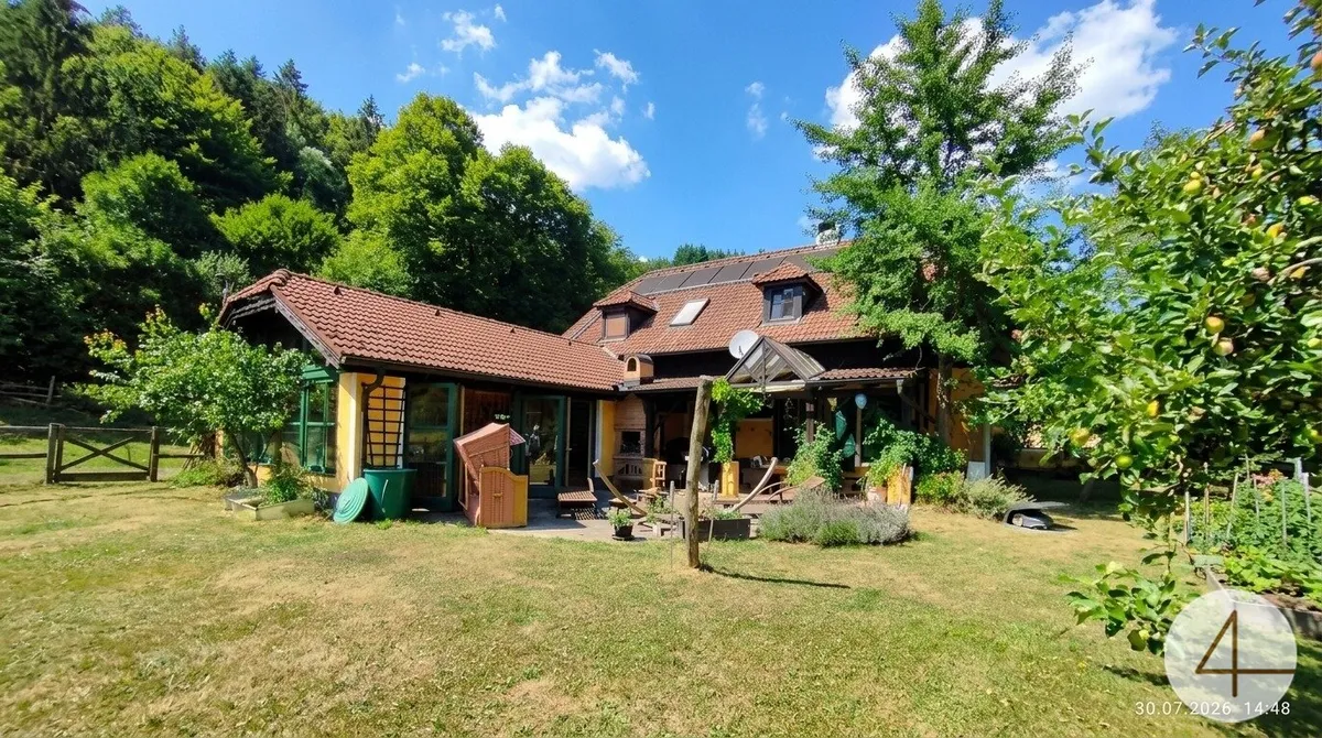 Pferdeliebhaber willkommen - Liegenschaft mit eigenem Bachlauf – Naturidyll auf knapp 1,9 ha